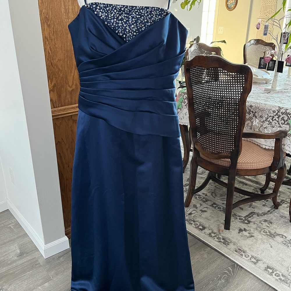 Beautiful navy blue formal gown size 18
